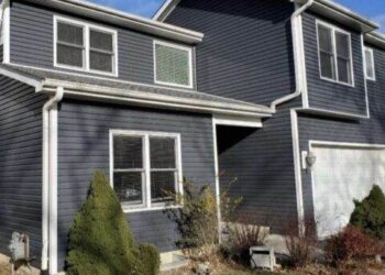 Exploring the World of Siding Roofing Contractors